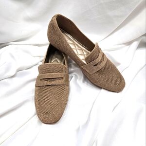 La Strada Tan/Gold  Flats with Classic Slip-On Design Spring Size 39